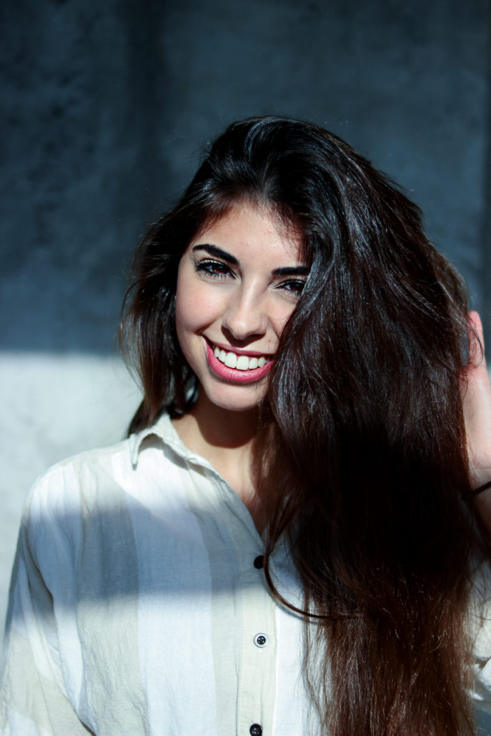 IMG_7016 merve schauspielerin mit langen braunen haaren
